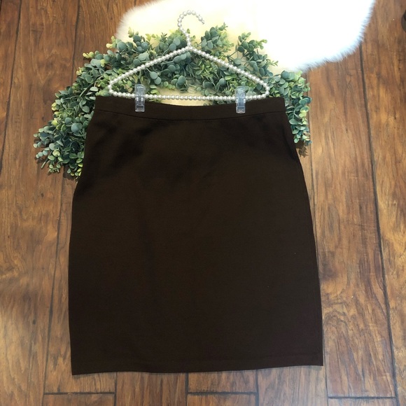 St. John Dresses & Skirts - St.John Chelsea brown knit skirt